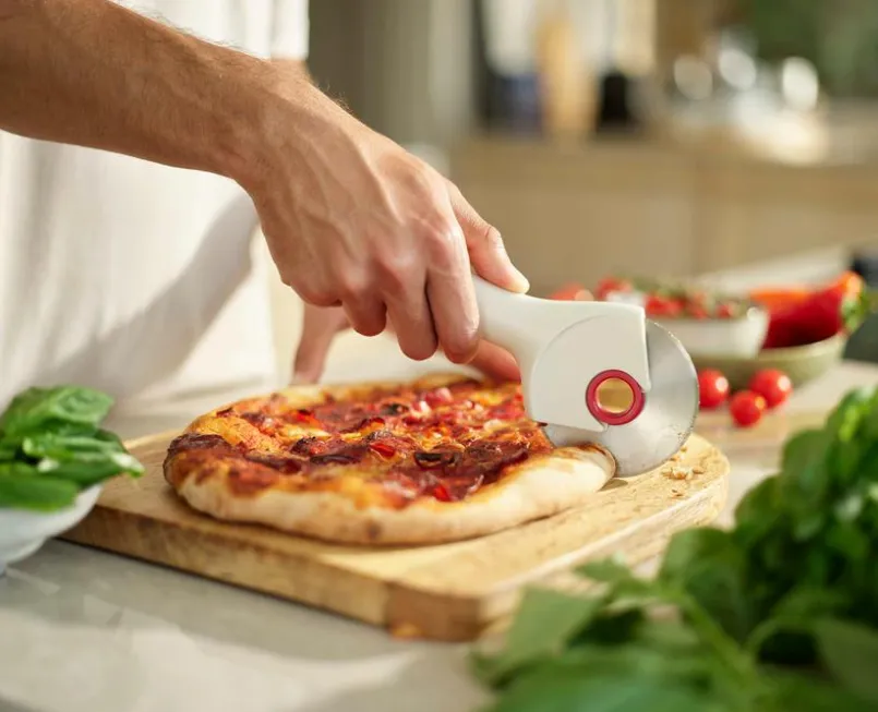 Joseph Joseph Schneidwaren-Pizzaschneider Ringo 21,6 cm Weiß